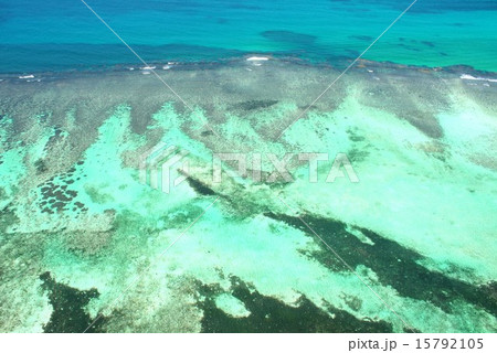 南の島サイパン沖のエメラルドグリーンに輝く美しいラグーン 15792105