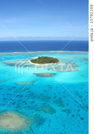 南の島サイパン島沖の美しいラグーンに浮かぶマニャガハ島 15792109