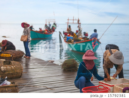 Traditional asian fishing Traditional asian fishing 15792381