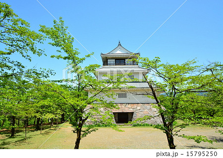 新緑の越後長岡城 長岡市郷土資料館風景の写真素材