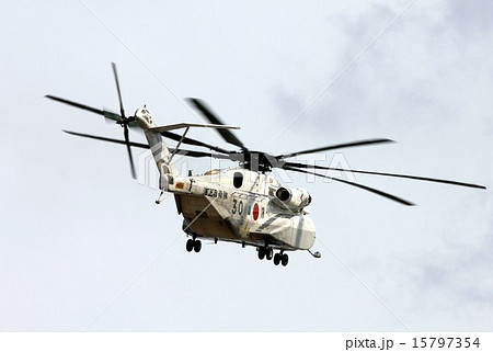 飛行する海上自衛隊のMH-53Eシードラゴン掃海ヘリ 15797354