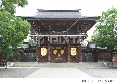 寒川神社　神門朝の風景 15797687