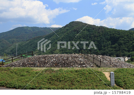 長野県史跡・針塚古墳・墳丘北西側 長野県史跡・針塚古墳・墳丘北西側 15798419