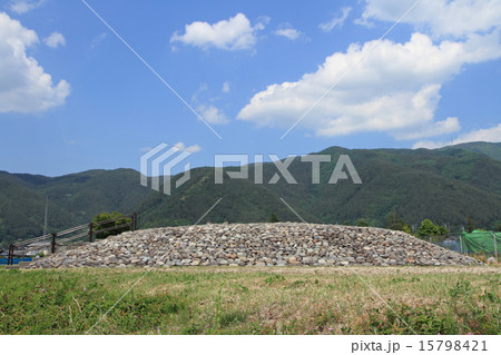 長野県史跡・針塚古墳・墳丘南側 15798421