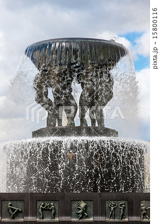 Sculptures at the Vigeland Park in Oslo, Norway Sculptures at the Vigeland Park in Oslo, Norway 15800116