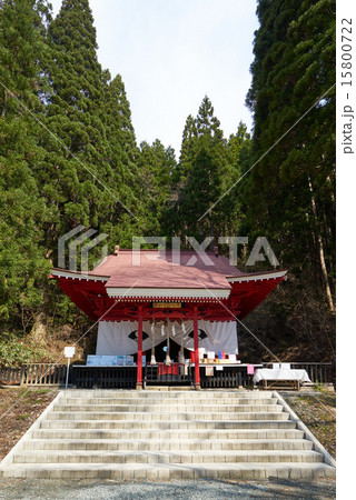田沢湖畔に建つ御座石神社社殿 15800722