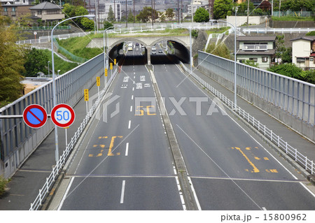 神奈川県　横浜市磯子区の道路 15800962