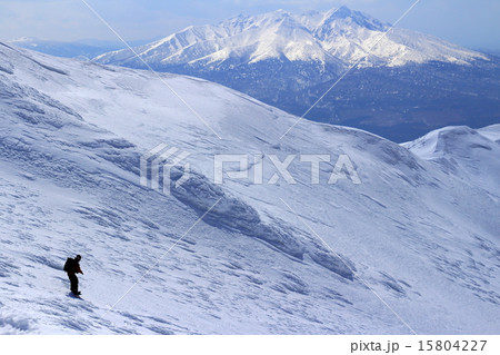 北海道　海別岳バックカントリースノーボード　スノーボーダーと斜里岳 15804227