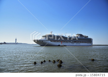 秋田港に入港した豪華客船 15804715