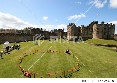 風景 晴れの日のイギリス アニック城 お城 の写真素材