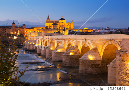 Roman bridge over  river in evening. Cordoba 15808641