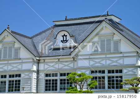 旧遷喬尋常小学校屋根・校章　（岡山県真庭市久世） 15817950