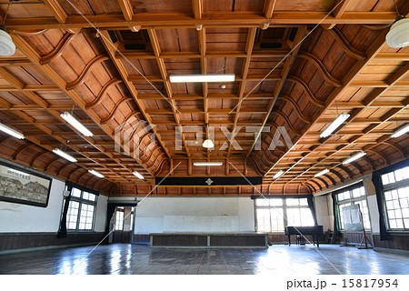 講堂(二重折り上げ格天井)(岡山県真庭市旧遷喬尋常小学校) 講堂(二重折り上げ格天井)(岡山県真庭市旧遷喬尋常小学校) 15817954