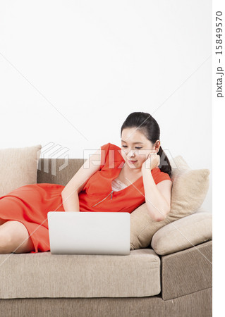 Housewife_224 Housewife_224 15849570