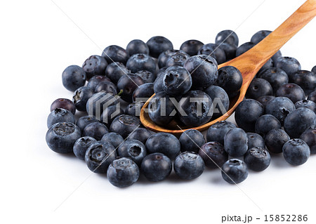 Fresh blueberries in wooden spoon 15852286