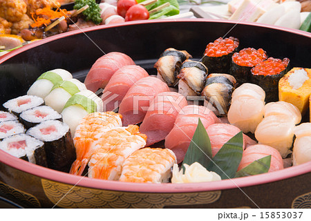 寿司盛り合せアップ 15853037