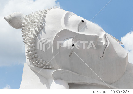 Close up white head buddha statue Close up white head buddha statue 15857023
