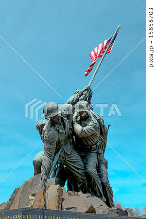 Statue of soldiers with the American Flag 15858703