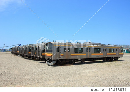 インドネシアへ旅立つ南武線205系電車 15858851