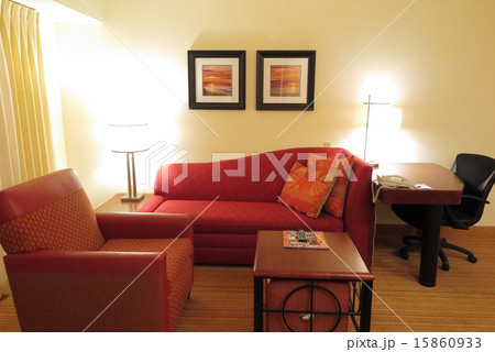 アメリカのホテルのセミスイートルーム 15860933