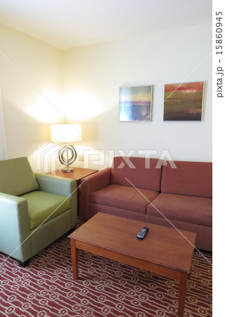 アメリカのホテルのセミスイートルーム 15860945