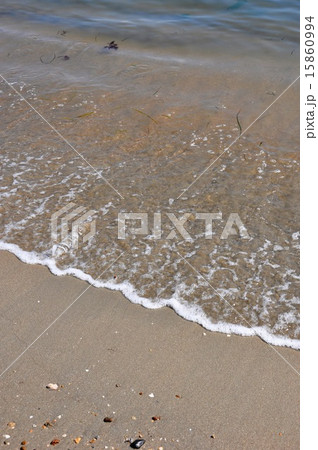 砂浜と波 15860994