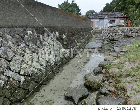 ぶつぶつ川（日本一短い川） 15861279