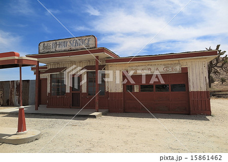 アメリカ荒野の廃屋 15861462