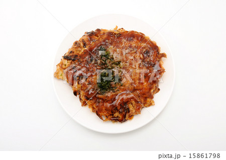 お皿にのせた お好み焼き 豚玉 白背景 お皿にのせた お好み焼き 豚玉 白背景 15861798