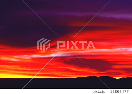 南米チリ北部アンデスの高地、アタカマ砂漠の夕景 15862477