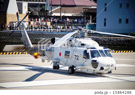 哨戒ヘリコプター Sh 60j シーホーク Seahawk 横須賀港 海上自衛隊 の写真素材