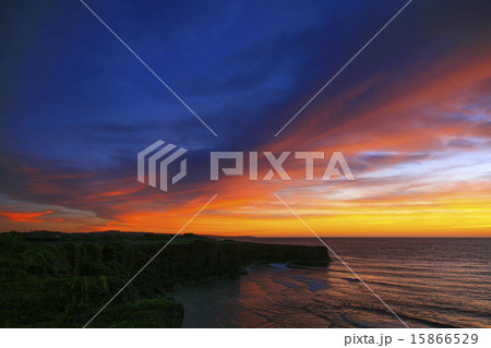沖永良部島の海と夕焼け 15866529