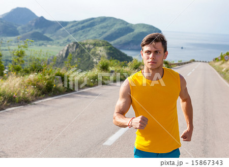 Healthy active man runner running on the road 15867343