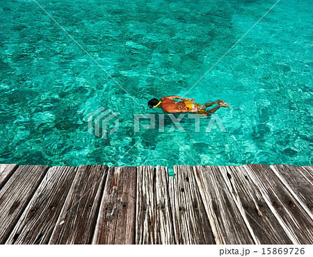 Man snorkeling 15869726