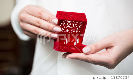 Wedding Ring in Red Velvet Silk Box 15870234
