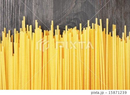 Spaghetti italian pasta on wood 15871239