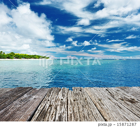 Uninhabited island 15871287