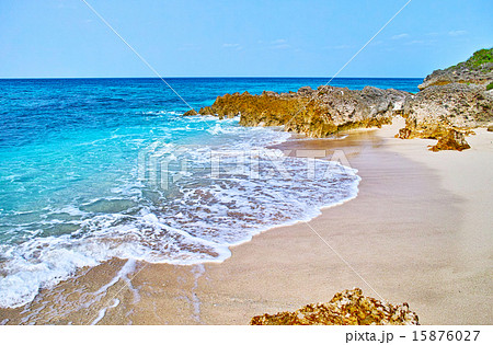 沖縄　来間島の浜辺 15876027