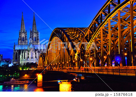 ケルン大聖堂のライトアップ ケルン大聖堂のライトアップ 15876618