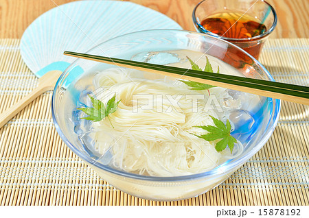 夏のそうめんイメージ。 15878192