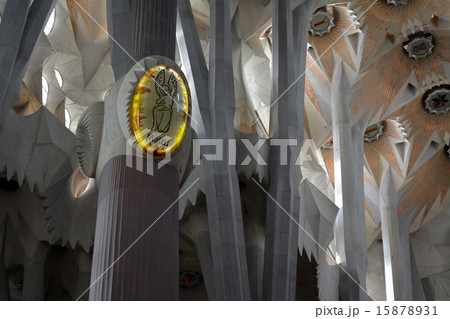 サグラダ・ファミリア内部の柱の楕円形装飾(マタイ) サグラダ・ファミリア内部の柱の楕円形装飾(マタイ) 15878931
