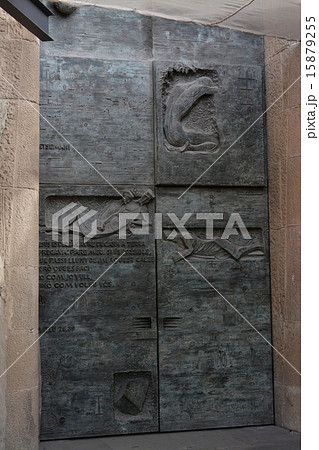 サグラダ・ファミリア　受難のファサード（ゲッセマネの扉） 15879255