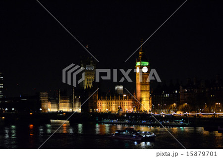 ロンドン名物 ビッグベン（夜景）　テムズ川対岸より撮影 15879701