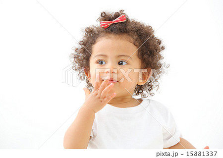 ハーフの女の子ポートレートの写真素材
