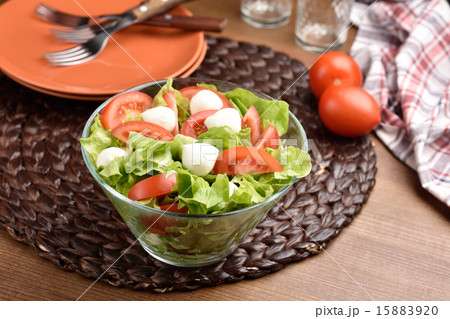 Mozzarella, tomato, and lettuce salad Mozzarella, tomato, and lettuce salad 15883920