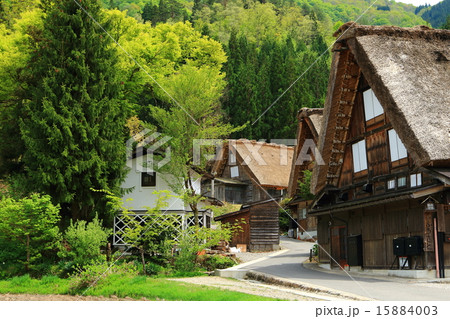 春の白川郷 15884003