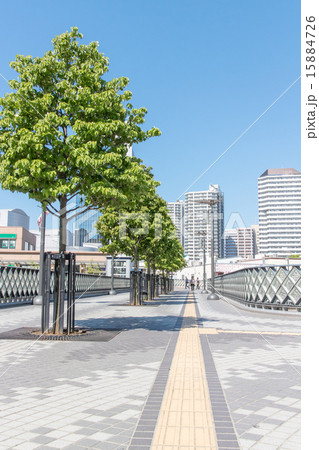 川口駅　東口前広場 15884726
