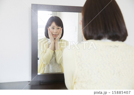 ビューティーイメージ　ミドル女性 15885407