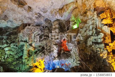 世界遺産　ベトナム　ハロン湾　ダウゴー島　ティエンクン洞 15885803