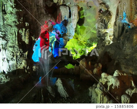 世界遺産　ベトナム　ハロン湾　ダウゴー島　ティエンクン洞 15885806